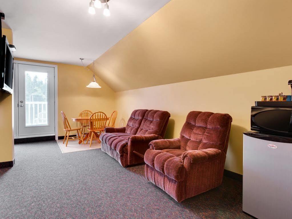 Travelodge By Wyndham Fredericton Exterior foto